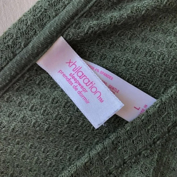 Xhilaration Green Ribbed Tulip Back V Neck Top L - Picture 4 of 4